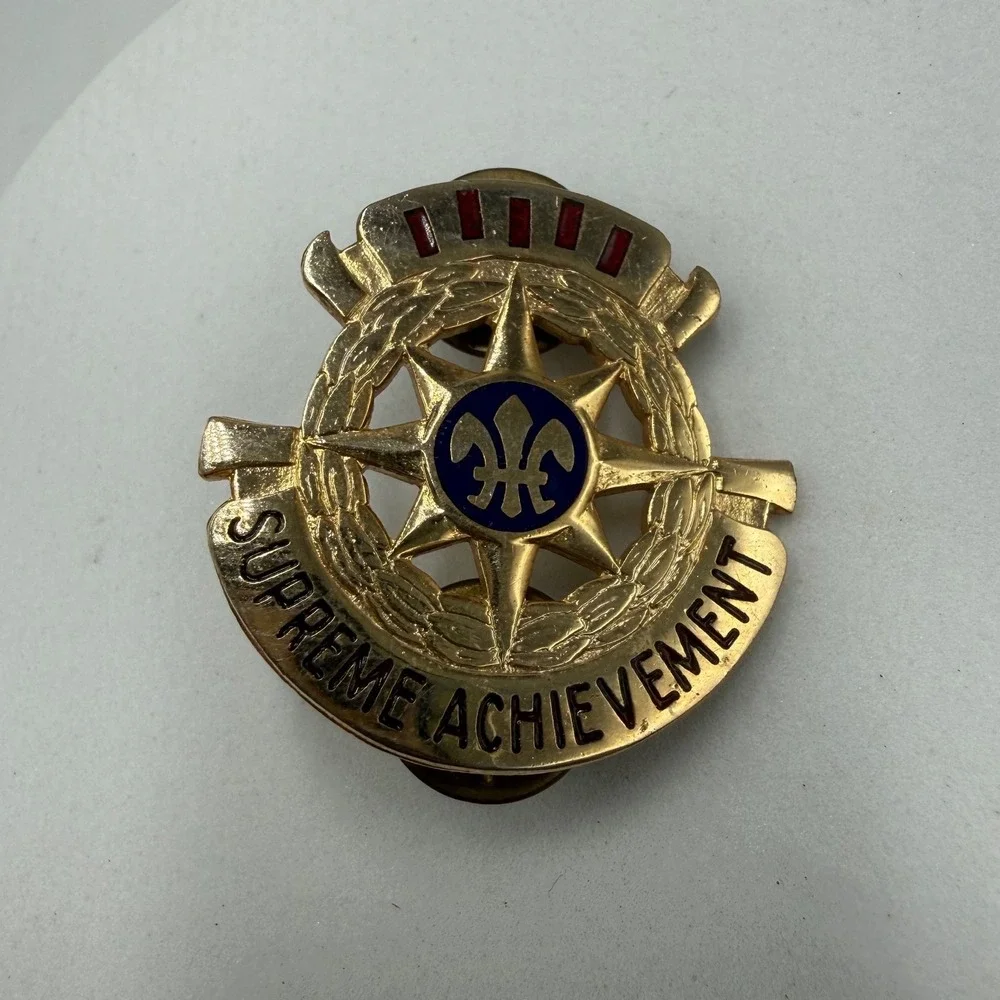 Vintage‎ Supreme Achievement Pin Gold Tone Fleur De Lis Enamel Made in USA